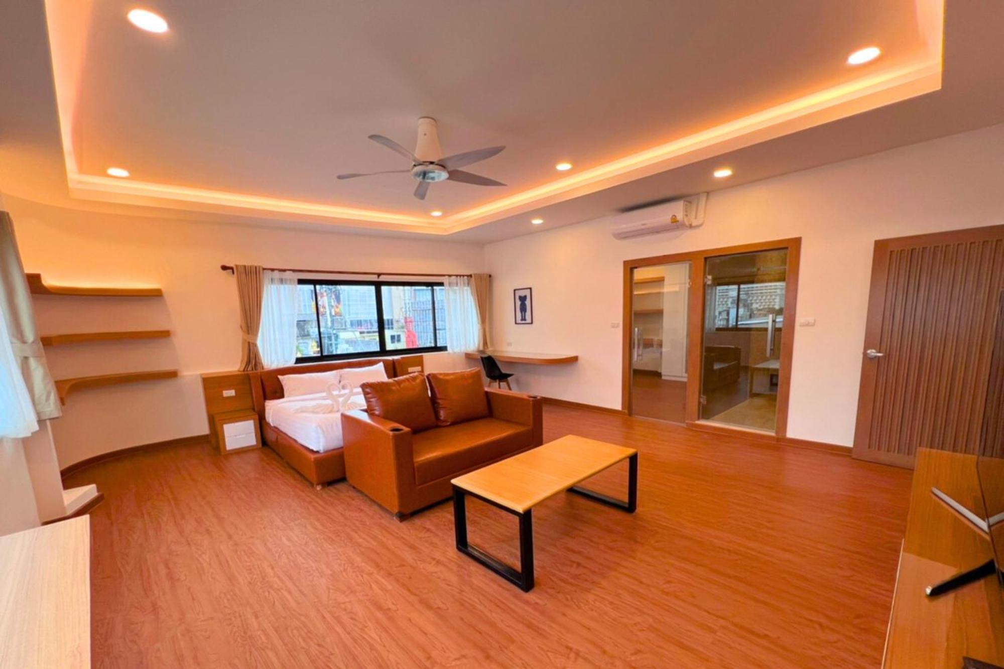 The Lodge Pattaya Exterior foto