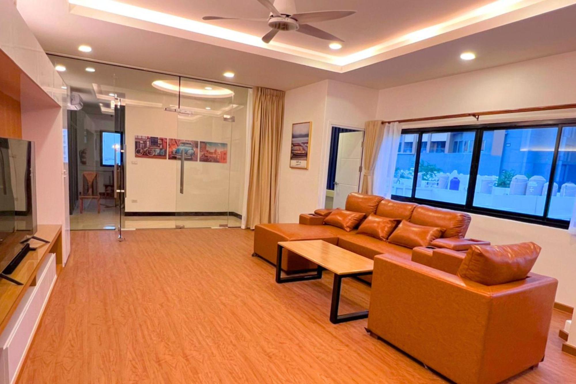 The Lodge Pattaya Exterior foto